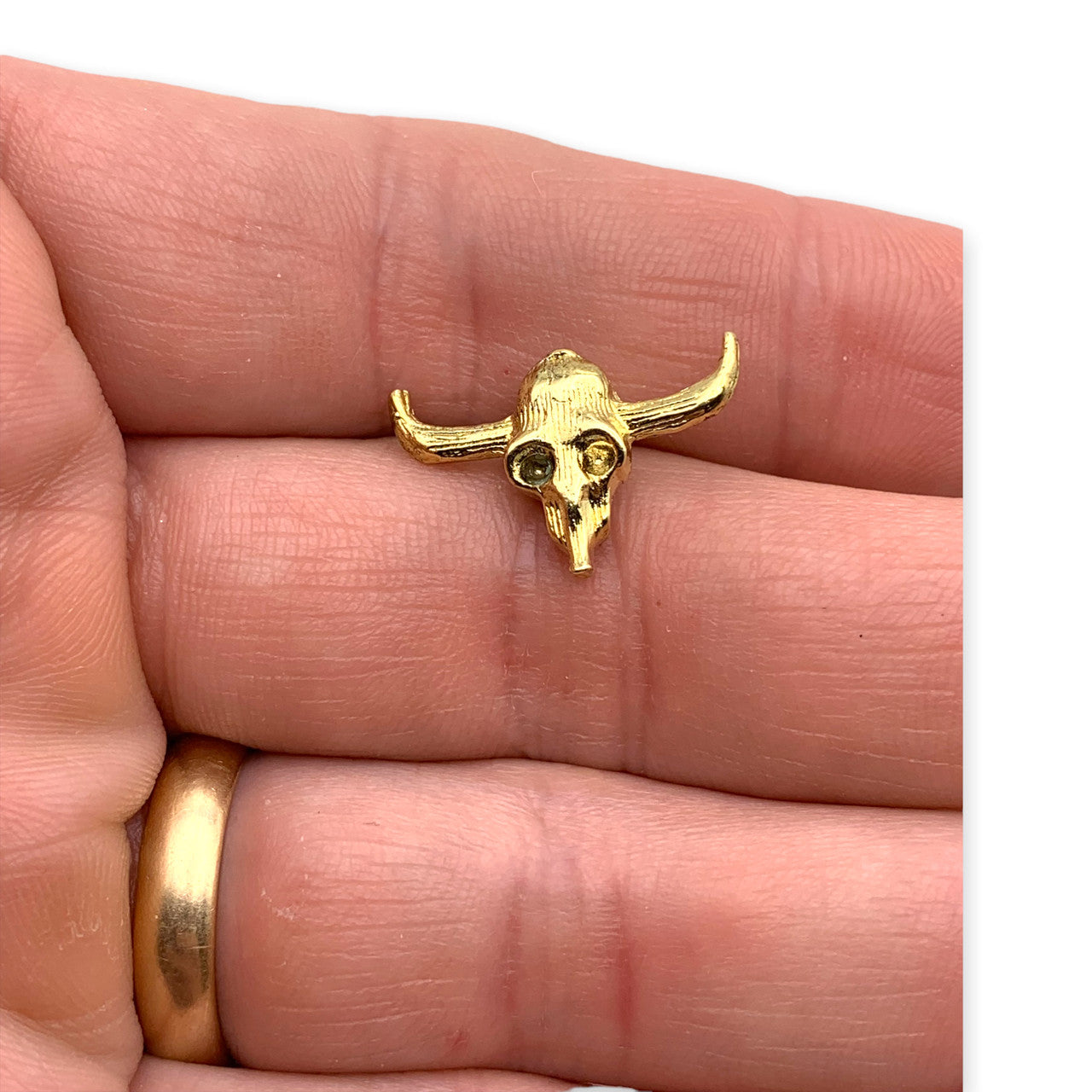 A07 Cow Skull Lapel Pin