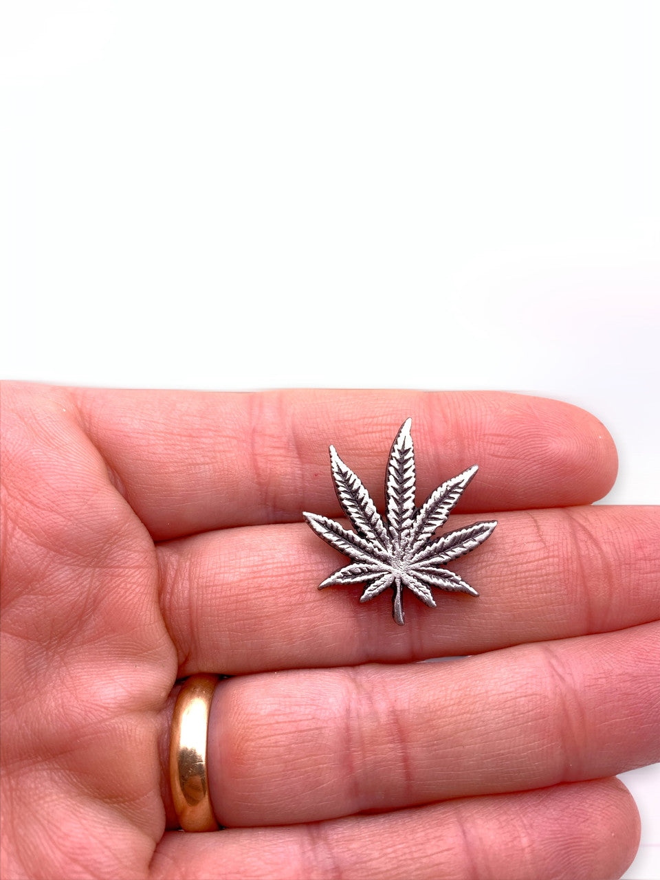 A38 - Marijuana Pot Leaf Lapel Pin