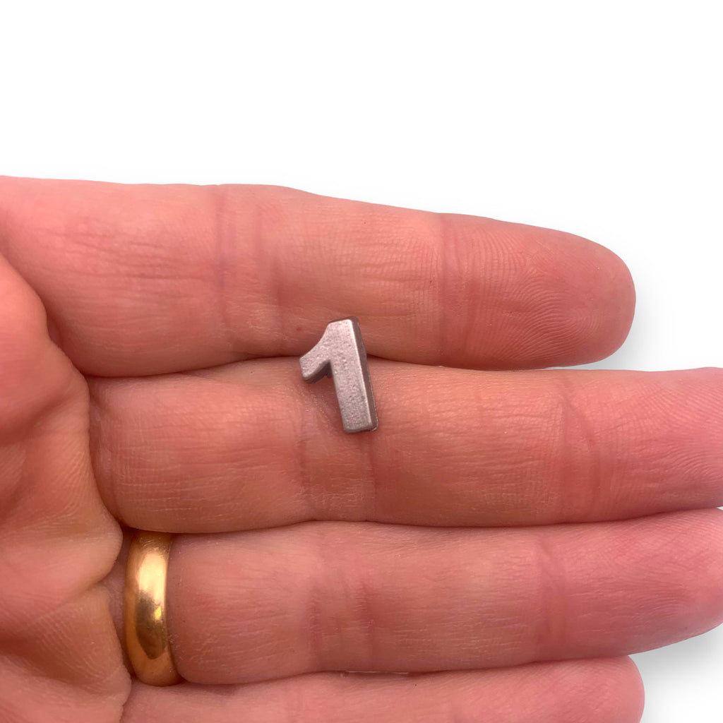 Number 1 One pin