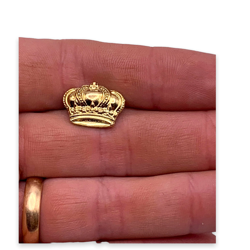 B10 Crown Lapel Pin