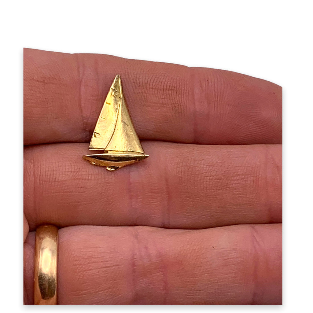 B17 Sailboat 2 Lapel Pin