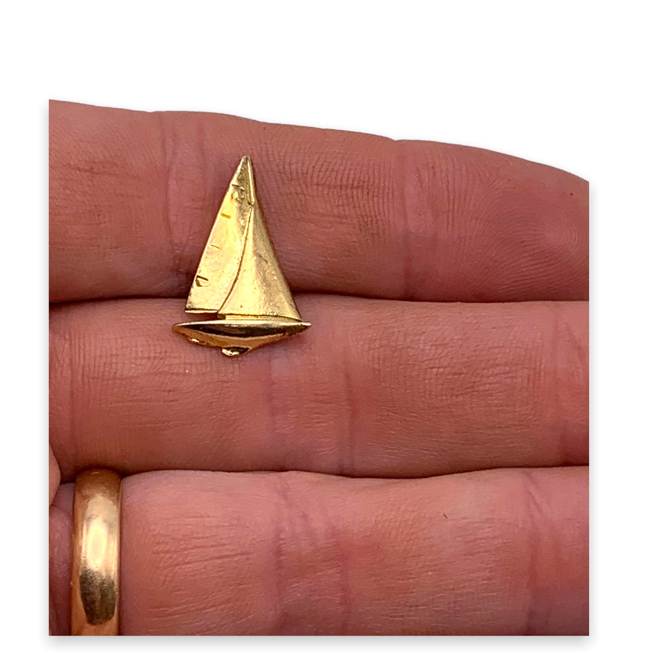 B17 Sailboat 2 Lapel Pin