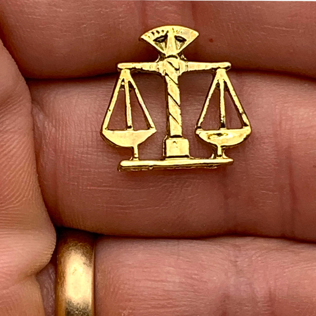 E03 Scales of Justice Lapel Pin