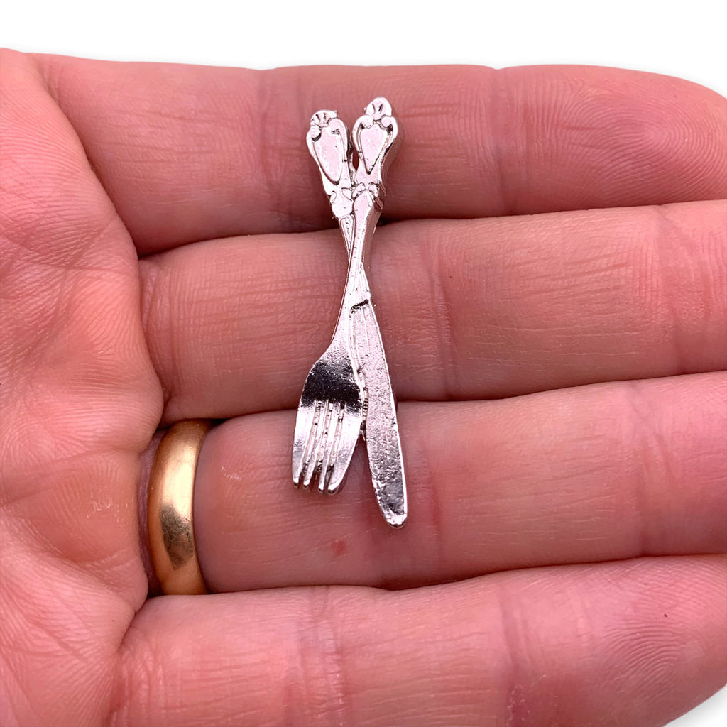 E18 - Fork & Knife Lapel Pin