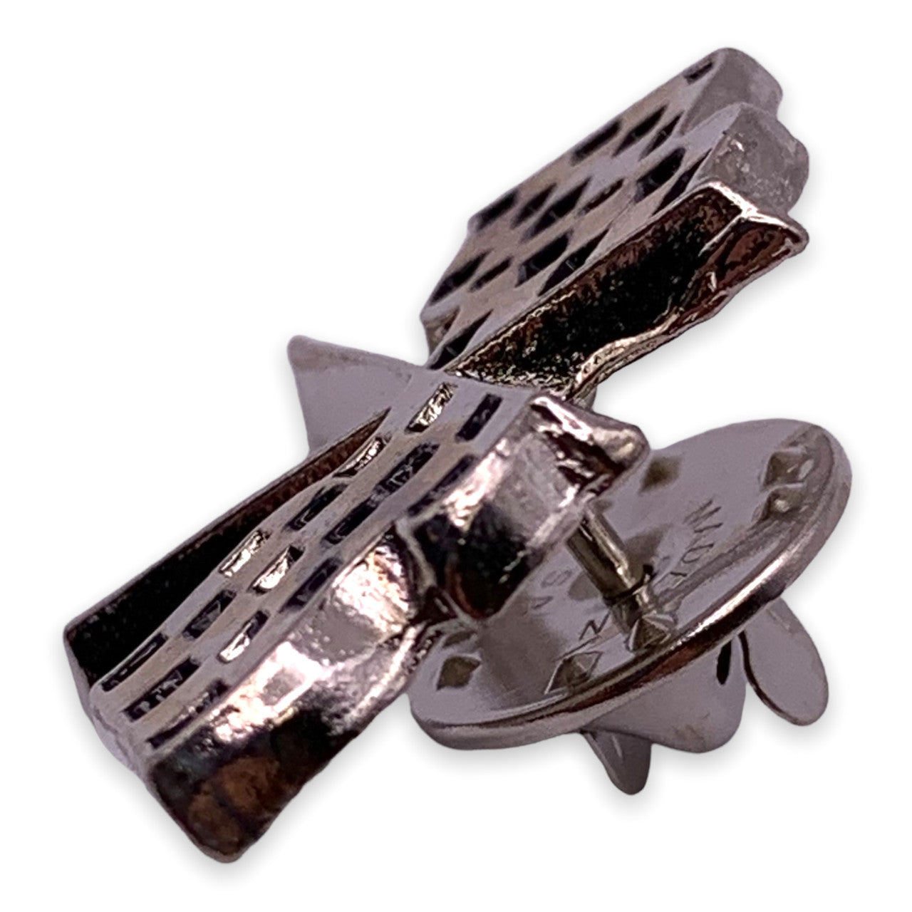 Crossed Checkered Flags Lapel Pin
