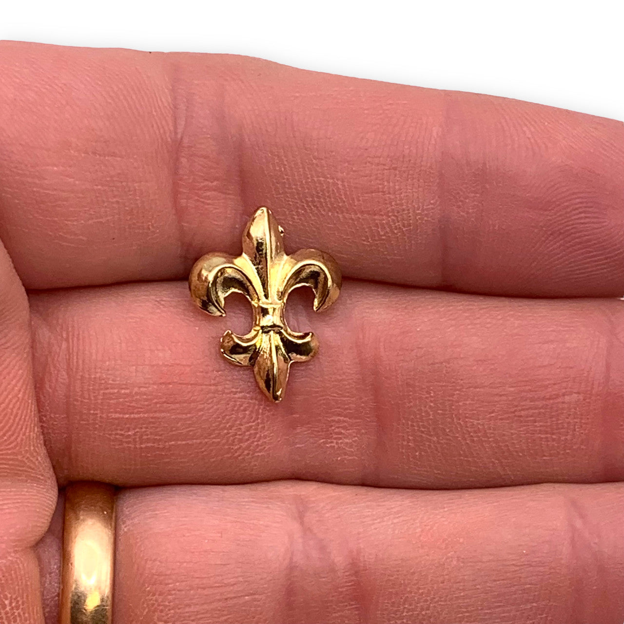 Fleur Lapel Pin