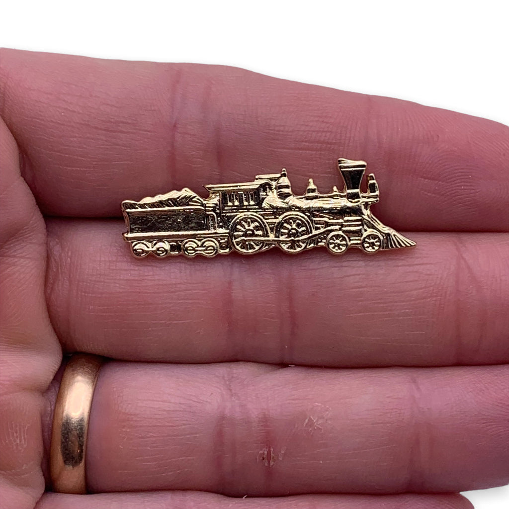 L03 Train Lapel Pin