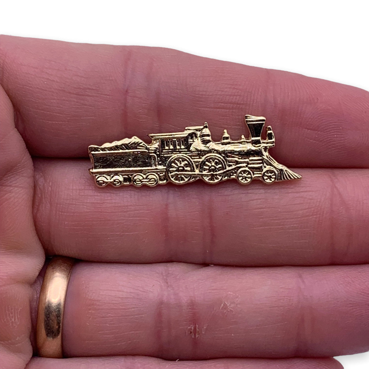L03 Train Lapel Pin