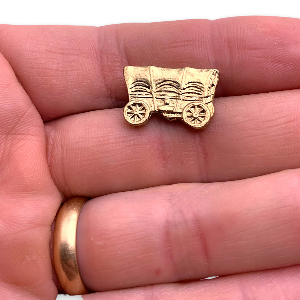 L04 Wagon Lapel Pin