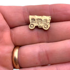 L04 Wagon Lapel Pin