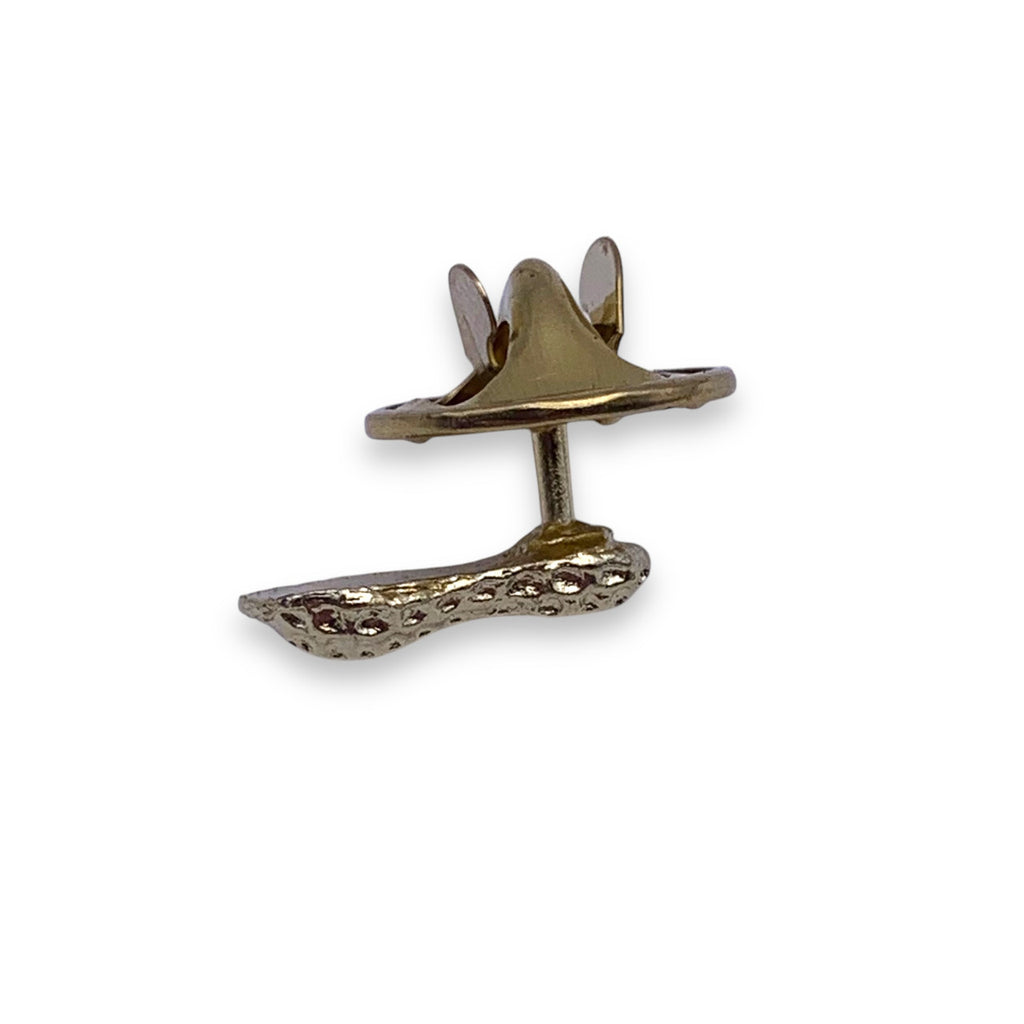 N07 - Peanut Lapel Pin